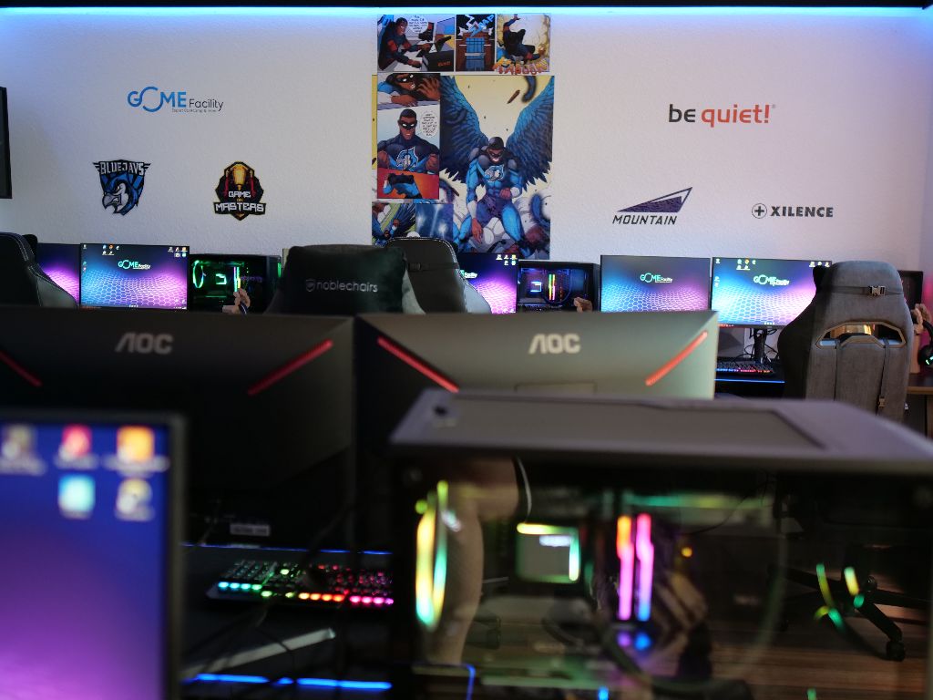 Monitor row