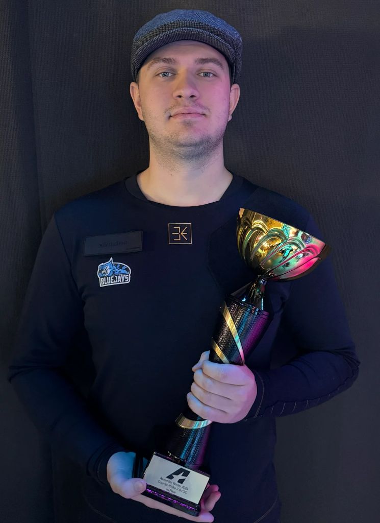 Trophy portrait black outfit